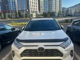 Toyota RAV4 2021 годаfor19 500 000 тг. в Астана – фото 2