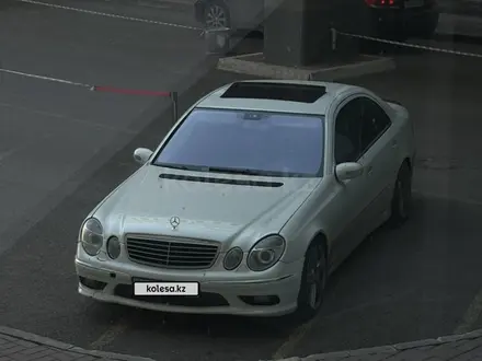 Mercedes-Benz E 320 2002 года за 3 500 000 тг. в Астана – фото 2