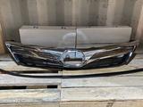 Верхняя решетка радиатора Camry 50 Американец LE хром за 14 000 тг. в Алматы