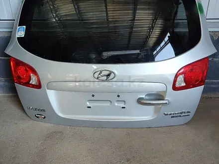 Крышка багажника Hyundai Santa Fe за 100 000 тг. в Алматы – фото 5