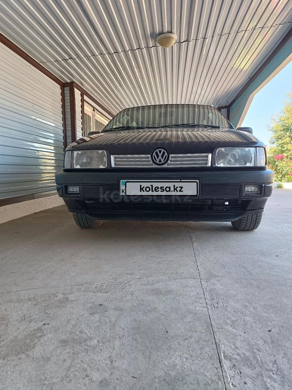 Volkswagen Passat 1993 г.