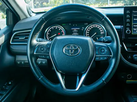 Toyota Camry 2022 года за 18 550 000 тг. в Павлодар – фото 13