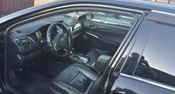 Toyota Camry 2015 года за 11 400 000 тг. в Усть-Каменогорск – фото 2