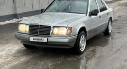 Mercedes-Benz E 260 1990 годаfor1 900 000 тг. в Караганда