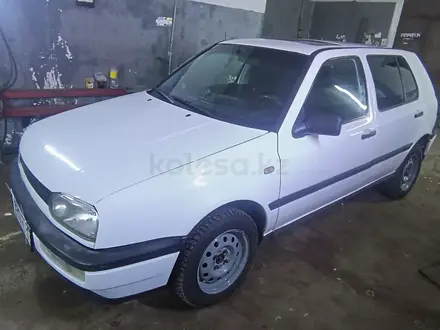 Volkswagen Golf 1996 года за 1 400 000 тг. в Астана – фото 4