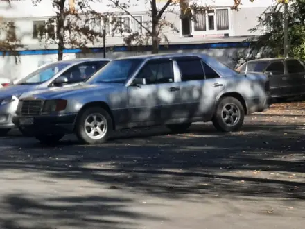 Mercedes-Benz E 300 1993 года за 1 100 000 тг. в Актобе