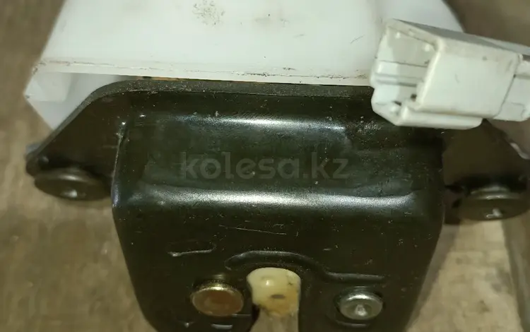 Замок крышки багажника пятой двери Хонда Элюзион за 22 000 тг. в Астана