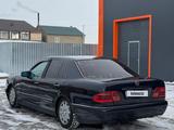 Mercedes-Benz E 230 1996 года за 2 400 000 тг. в Караганда – фото 2