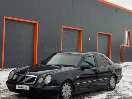 Mercedes-Benz E 230 1996 года за 2 400 000 тг. в Караганда