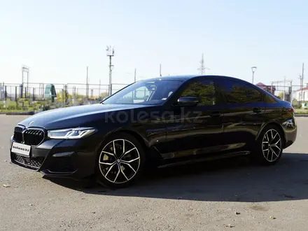 BMW 520 2022 года за 30 000 000 тг. в Астана