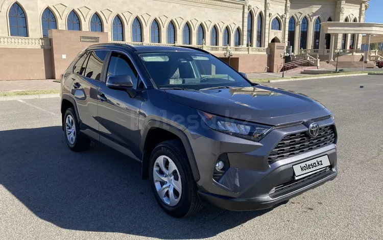 Toyota RAV4 2021 года за 15 600 000 тг. в Атырау