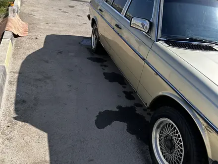 Mercedes-Benz E 200 1981 года за 1 200 000 тг. в Тараз – фото 3