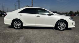 Toyota Camry 2015 года за 11 900 000 тг. в Шымкент – фото 4
