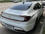 Hyundai Sonata 2022 года за 14 200 000 тг. в Алматы – фото 2
