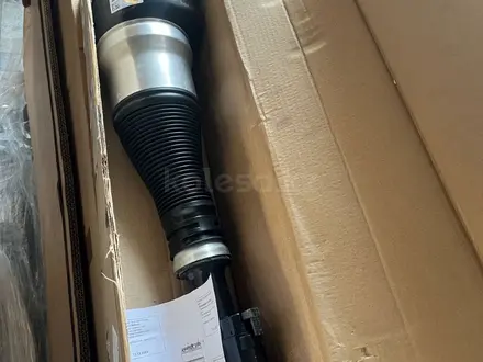 Пневмоамортизатор задний правый за 5 500 тг. в Алматы