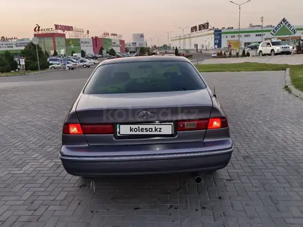 Toyota Camry 1998 года за 3 500 000 тг. в Алматы – фото 9