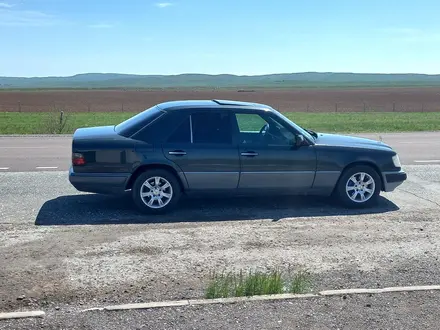 Mercedes-Benz E 200 1993 года за 2 200 000 тг. в Экибастуз – фото 4