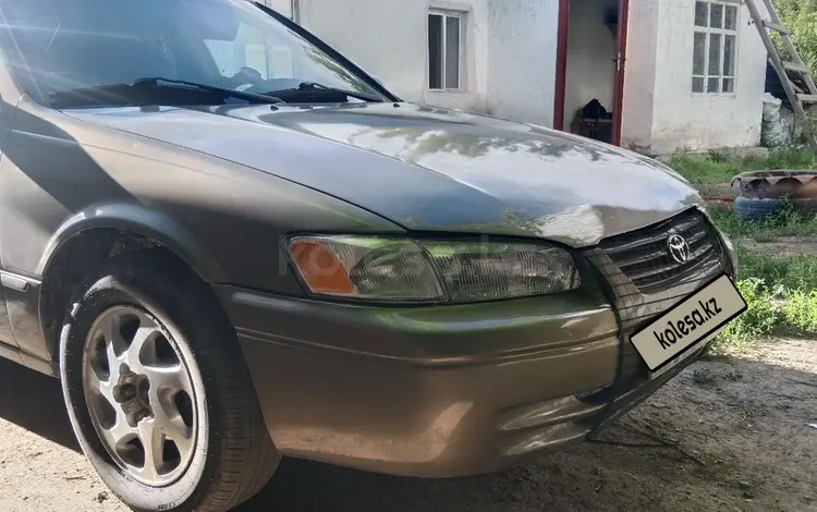 Toyota Camry 2001 годаүшін3 500 000 тг. в Урджар