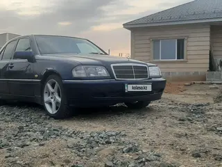 Mercedes-Benz C 240