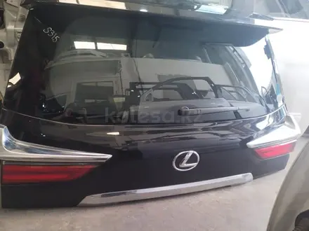 Крышка багажника в сборе Lexus LX 570 за 850 000 тг. в Алматы