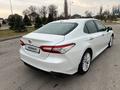 Toyota Camry 2018 года за 14 500 000 тг. в Тараз – фото 2