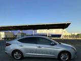 Hyundai Elantra 2018 годаүшін8 600 000 тг. в Шымкент – фото 2