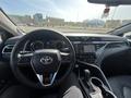 Toyota Camry 2018 года за 14 000 000 тг. в Уральск – фото 9
