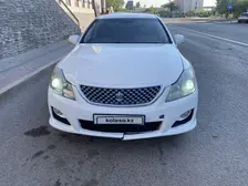 Toyota Crown, 2010