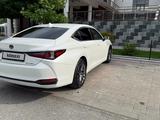 Lexus ES 250 2022 года за 22 000 000 тг. в Шымкент – фото 3