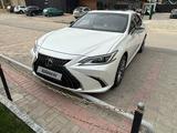 Lexus ES 250 2022 года за 22 000 000 тг. в Шымкент