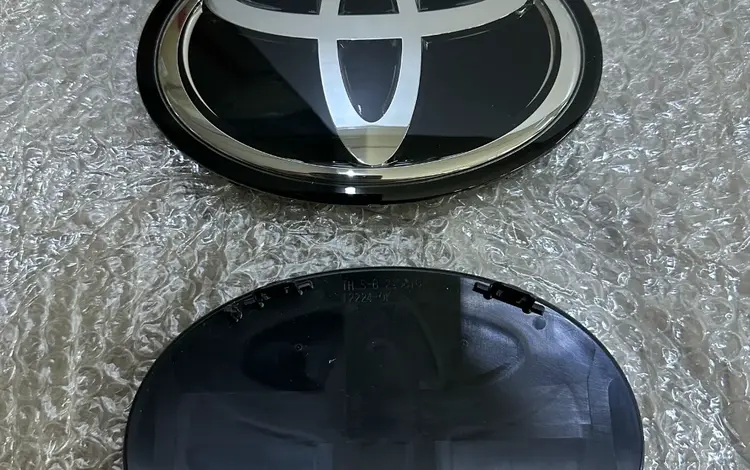 Эмблема передняя дистроник Toyota Camry 75 за 85 000 тг. в Алматы
