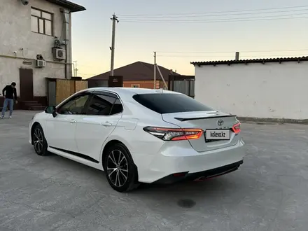 Toyota Camry 2020 года за 13 800 000 тг. в Астана – фото 3