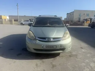 Toyota Sienna, 2009