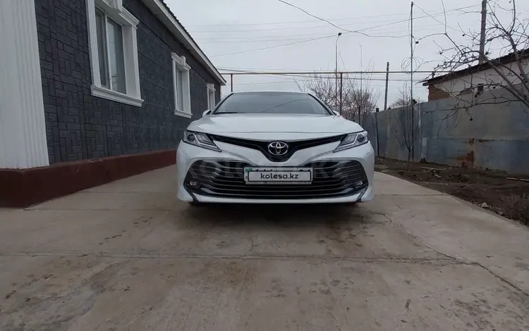 Toyota Camry 2019 года за 14 000 000 тг. в Атырау