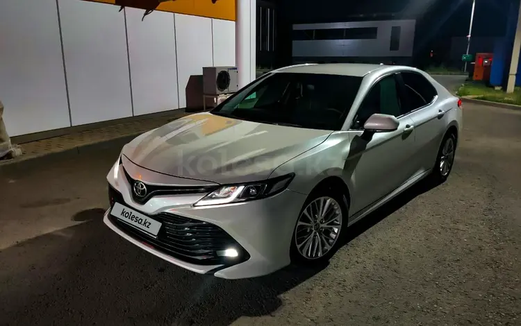 Toyota Camry 2018 года за 13 300 000 тг. в Уральск