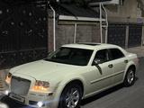 Chrysler 300C 2005 года за 5 500 000 тг. в Шымкент – фото 2