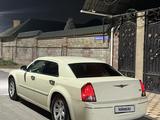 Chrysler 300C 2005 года за 5 500 000 тг. в Шымкент – фото 5