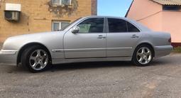Mercedes-Benz E 320 2000 года за 5 000 000 тг. в Шымкент – фото 4