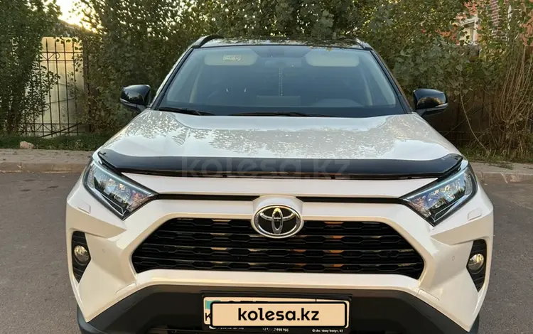 Toyota RAV4 2021 года за 16 000 000 тг. в Астана