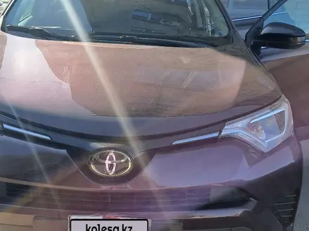 Toyota RAV4 2018 года за 10 200 000 тг. в Уральск – фото 3