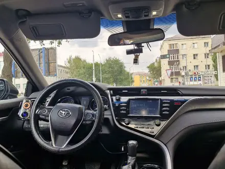 Toyota Camry 2018 года за 10 800 000 тг. в Костанай – фото 14