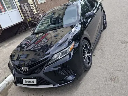 Toyota Camry 2018 года за 10 800 000 тг. в Костанай – фото 16