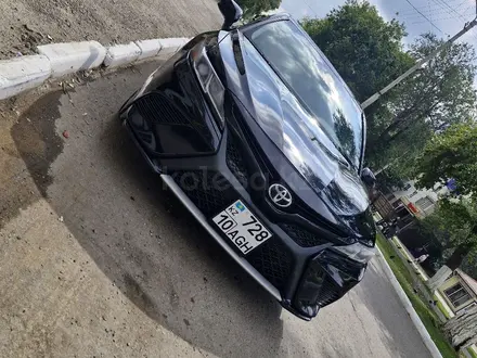 Toyota Camry 2018 года за 10 800 000 тг. в Костанай – фото 3