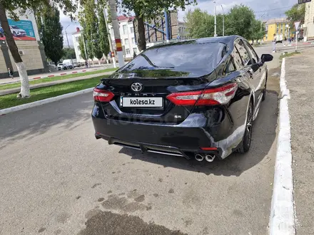 Toyota Camry 2018 года за 10 800 000 тг. в Костанай – фото 4