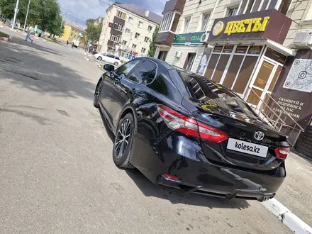 Toyota Camry 2018 года за 10 800 000 тг. в Костанай – фото 6