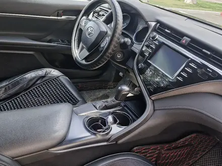 Toyota Camry 2018 года за 10 800 000 тг. в Костанай – фото 9