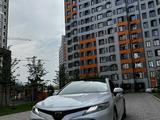 Toyota Camry 2020 года за 14 900 000 тг. в Алматы – фото 2