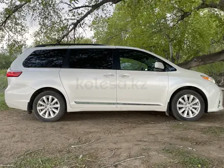 Toyota Sienna 2017 года за 11 500 000 тг. в Актобе – фото 12