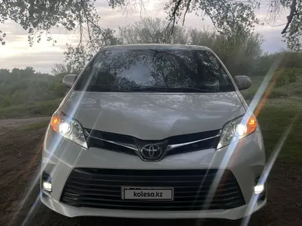 Toyota Sienna 2017 года за 11 500 000 тг. в Актобе – фото 13
