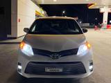 Toyota Sienna 2017 годаүшін11 500 000 тг. в Актобе – фото 2